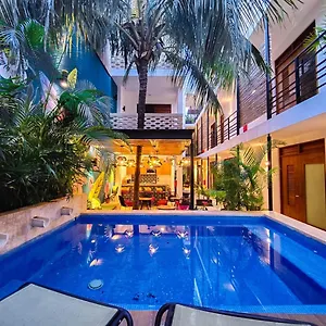 https://hotel-latino.quintano-roohotels.com